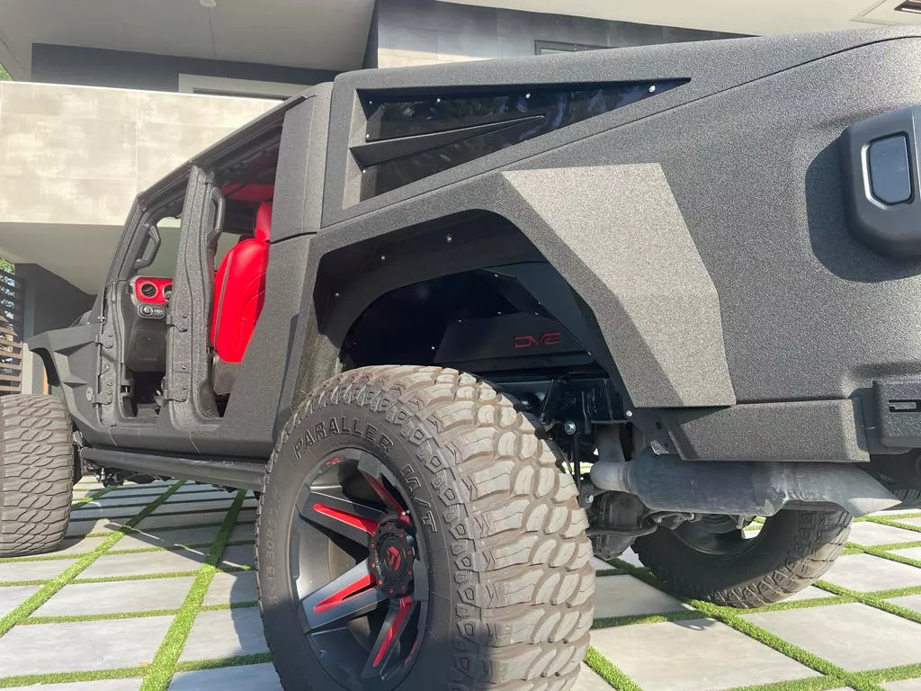 Gwiazdor disco polo Valdi stworzył własną bestię za ponad 600 tysięcy złotych! To wyjątkowy samochód!
